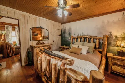 Secluded Creekside Cabin/Peaceful/Private/Heart of Hocking Hills/Hot Tub/FirePit