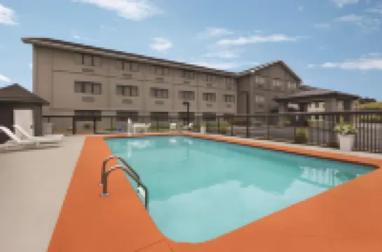 คันทรีอินน์แอนด์สวีทส์ บายเรดิสัน อาบิงดัน VA