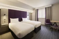 Premier Inn Stoke/Trentham Gardens فنادق في Stone Rural