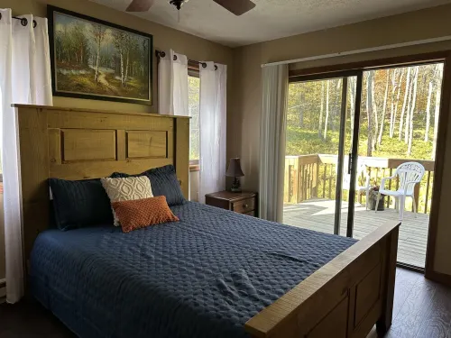 Summer Time! Hot Tub! Game Room, Large Wooded Lot, Hiking, Water Parks