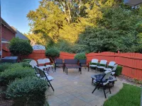 Huge 5 Bdrm W/King Bed Hot Tub