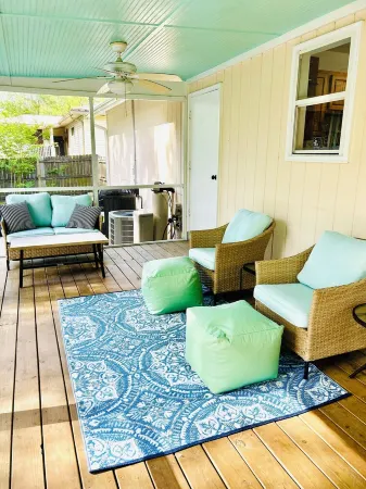 Oasis Pool House! Close to DT, Beach & Boat ramp. Pet-Friendly!