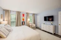 BEST TOWN! PoshPadsCT "TUNNEL" 4-BR HEATED SPA-POOL, Bike, Hiking, NYC 1.5 Hrs
