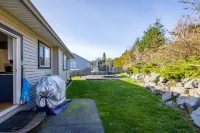 Bright 3 Bedroom Home with Home Theater