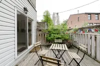 Treelined street downtown. 100 walk/transit score. Ideal for Work/Life/Family. 더퍼린 그로브 호텔