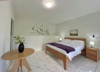 Oleander -Hillside retreat near town with private pool & sunset views.