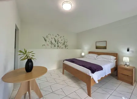 Hillside Escape- Private Pool & Breathtaking Sunset over the Town