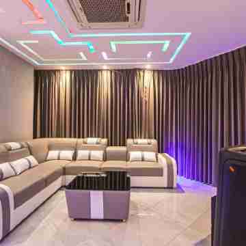 VISITORS ALLOWED. Super Modern 3BR Futuristic Illuminato Apt Others