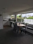 Sunny Little Gem on the Flat