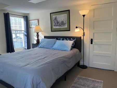 Upstairs on Main with private bathroom Отели рядом с достопримечательностью «Государственный заповедник Октобер Маунтин»