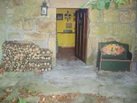 Rural house of the 18th century, overlooking the Aldán estuary.