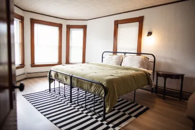 Spacious, family-friendly 6BR home, near Jay Peak Hotels near Pump House Indoor Waterpark