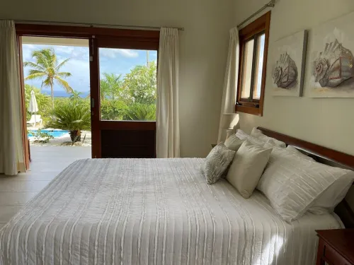 Elegant & Spacious Villa with Breathtaking Ocean Views