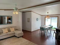 Marblehead Family Lake Cottage - 3 bedroom Hotels in Lakeside Marblehead