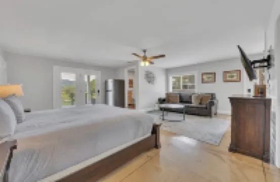 Mountain Lake Retreat w/ Concrete Walkway w/ Kayaks