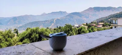 Superb F3 Apartment with Sea & Mountain View のホテル