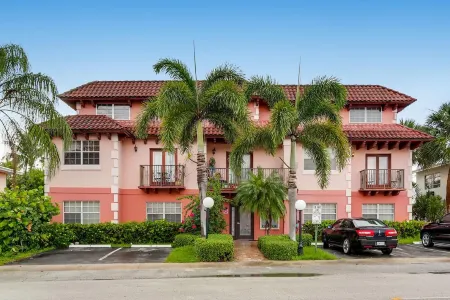 Spacious and Charming 2 level beach condo