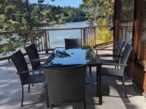 Charming waterfront Salt Spring Island B&B Hotels in Salt Spring Island