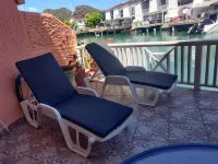 ISLAND PARADISE ON THE MARINA