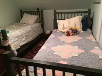 Cozy Quiet Cottage in the woods, close to ocean and local activities