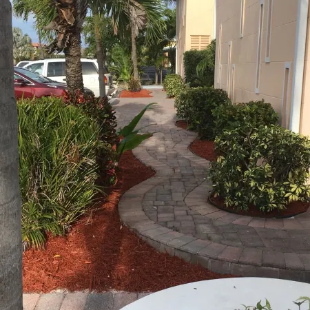 FABULOUS 1BR/1BTH CONDO - 1/2 BLOCK TO BEACH