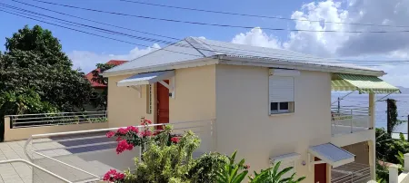 Suite Spacieuse 4 77m2 Offrant une Magnifique vue sur la mer et Les Saintes