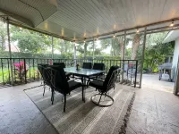 Recently Updated 2/2 Home with Hot Tub, 1 Mile to Beach