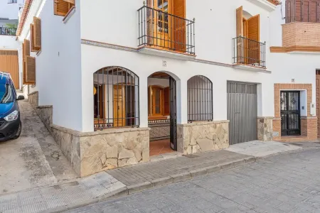 Casa Mora + Caminito del Rey (Ardales, Malaga) Отели рядом с достопримечательностью «Парк Ардалес»