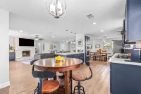 Private Pool Modern Elegant Contemporary Ranch-Style Home, 5 mins to NASA/Kemah