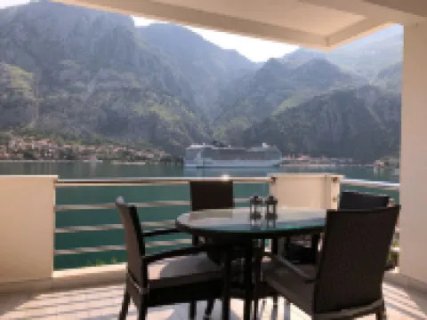 Stunning, fully refurbished apartment in small, exclusive complex with pool Hotels in Muo