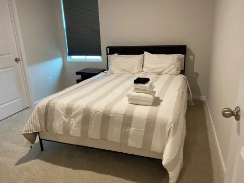 New Charming 3-Bedroom  2 Full Bath and 1 Half Bedrooms Single Family  House Hotel a Winchester