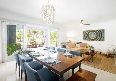 Beachfront 3BR +1 Main Floor Condo, Private Veranda & Plunge Pool, in Mareazul