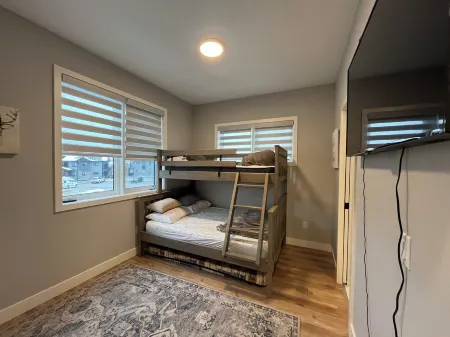 Blue Mountain Village Condo w/ Pool - Steps from Scandinave!