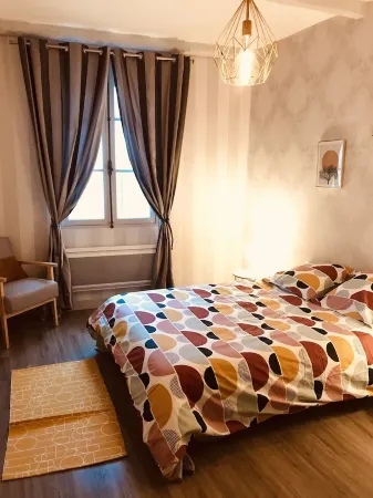 Waterfront house facing the medieval town of AIGUES-MORTES.