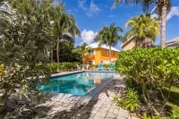 Mahogany Point 5: 3 BR / 3 BA villa in North Side, Sleeps 6 - Pools