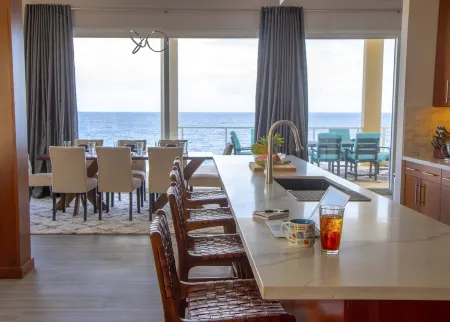 Stunning Oceanfront 5 Bed House with Infinity Pool