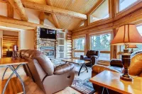 Private lodge with STEAM ROOM, huge deck, Mountain Views!