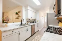 Charming 3-bedroom townhome with lots of amenities in upscale Round Rock