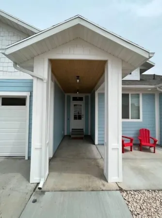 Charming Garden City Bungalow - Sleeps 17