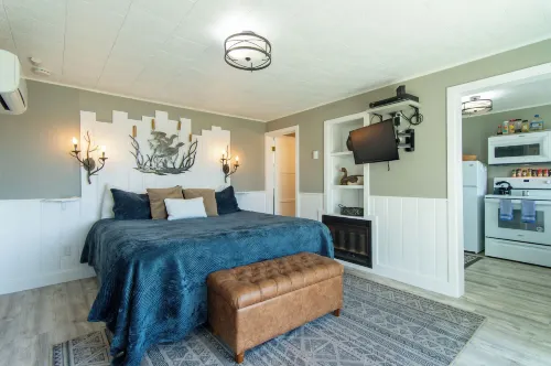 Historic  Gilchrist Waterfront Resort Hotels in Klamath County