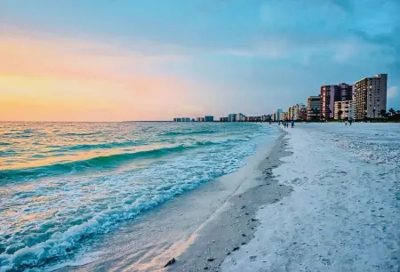 Beautiful Waterview-Modern 2 Bed - Pool, Marina, Near Beach Отели в г. Марко-Айленд