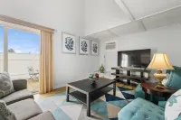 Cozy newly remodeled home close to major amenities in Connecticut a