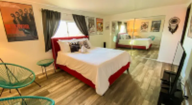 Stylish Desert Retreat - Stunning Views, 3 Min to Joshua Tree Park