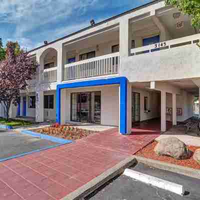 Super 8 by Wyndham Santa Rosa North Hotel Exterior