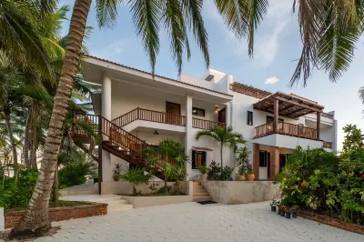 LUXURY BEACHFRONT VILLA  Includes 3 Pools, Wifi, Best Snorkeling & Kayaking Bay Hotels in 