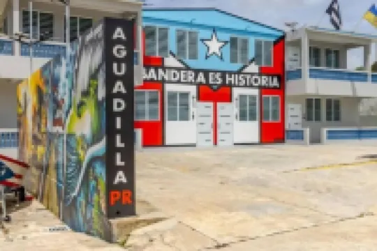 Revolutionary Escape! 3-Bd Lolita Lebron, 4 Mins to Beach with Backup Generator!