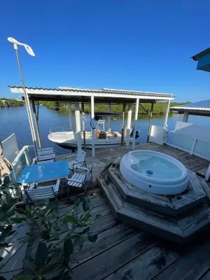 Casa Moon in best neighborhood! Hotels in Utila