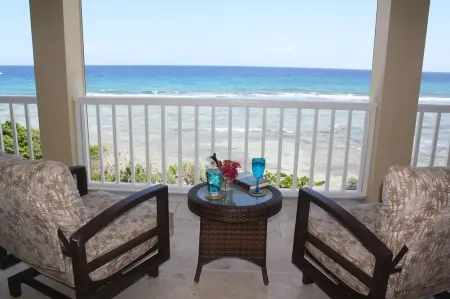 OCEANFRONT LUXURY VILLA, 4900sf, 4br, 4bth, billiards and Gym