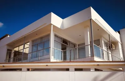 Moderna casa familiar de playa. A solo una cuadra del mar. 酒店