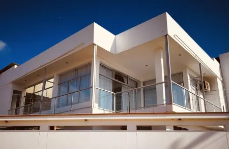 Moderna casa familiar de playa. A solo una cuadra del mar.